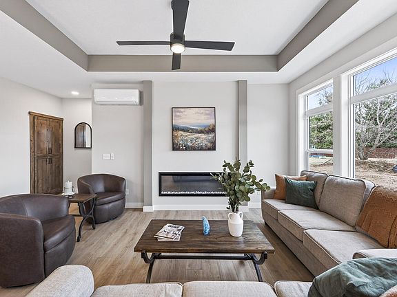 4th image of 1225 Honeysuckle Ln