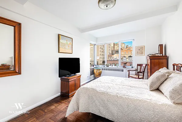 Sold by Warburg | media 5