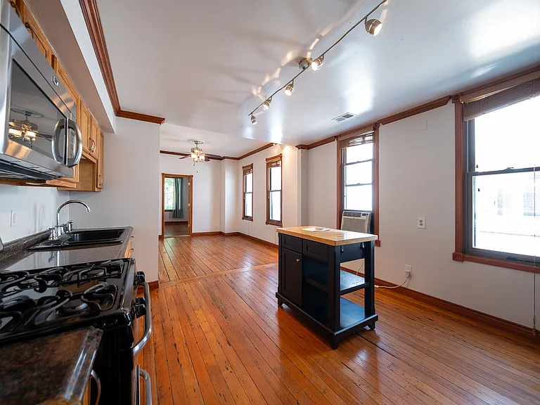 1417 6th St NE #2 — Photo 7