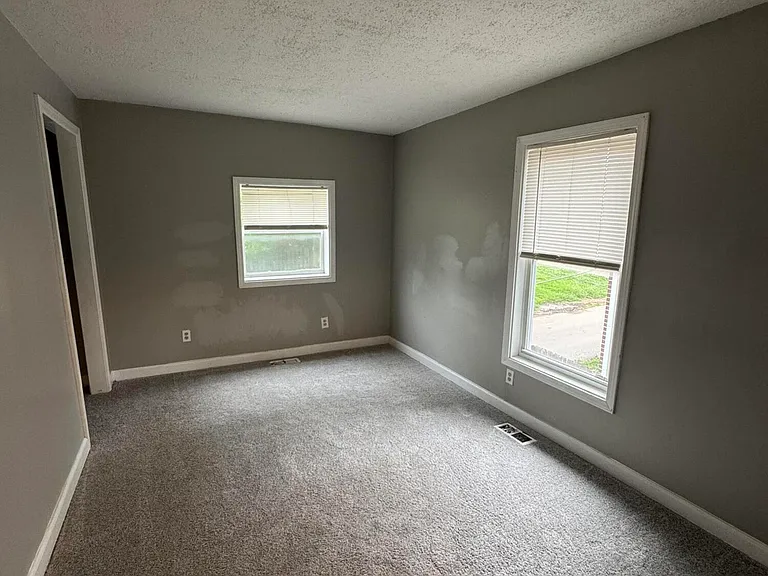 605 Harry St — Photo 23