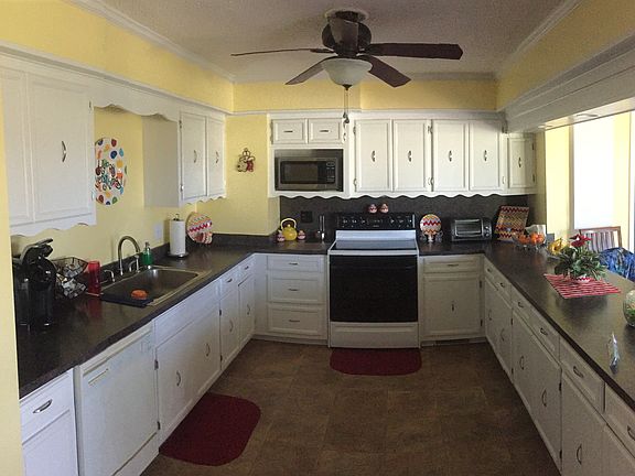 Large Kit; lots cabinets