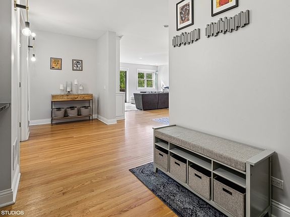 2nd image of 2835 N Lakewood Ave APT 2B