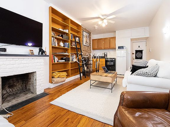 3rd image of 88 Horatio St APT 2A