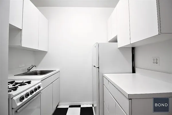 Rented by Bond New York | media 12