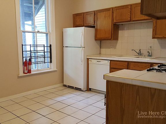 5th image of 2631 N Wilton Ave #2