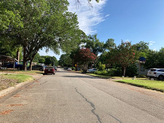 4th image of 610 Lombardy Ln