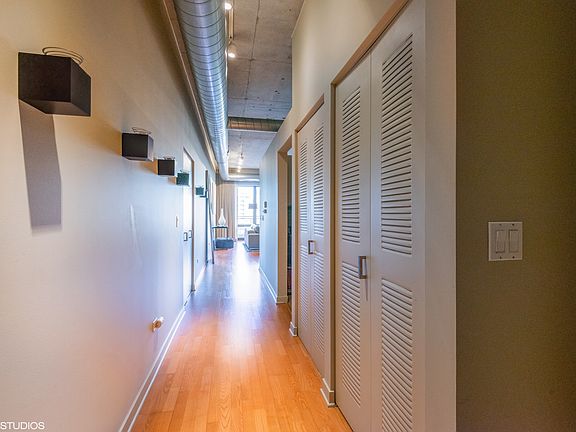 3rd image of 1000 N Kingsbury St APT 409