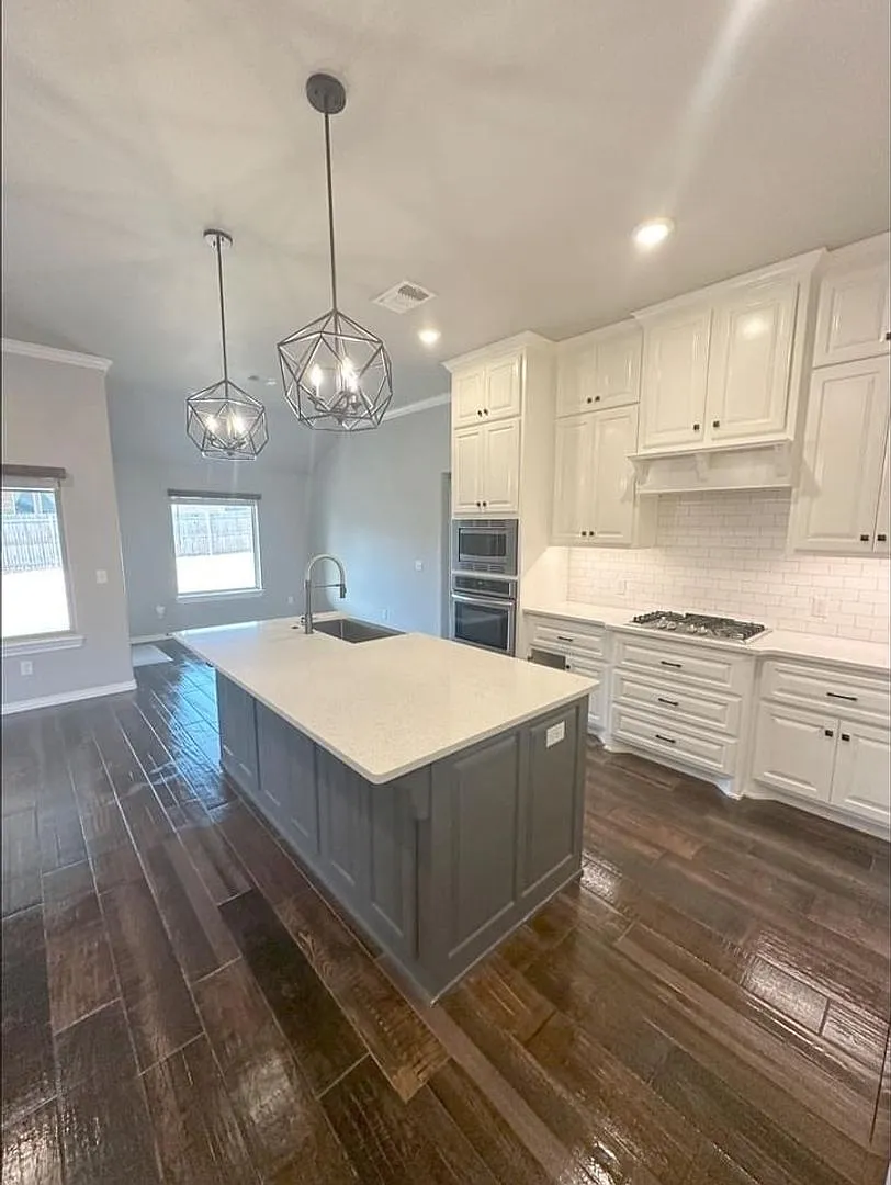 4 Bedroom Home in Edmond — Photo 3