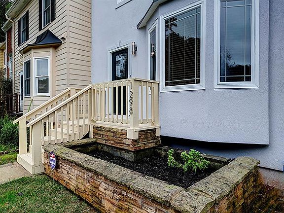3rd image of 1298 Poplar Pointe SE