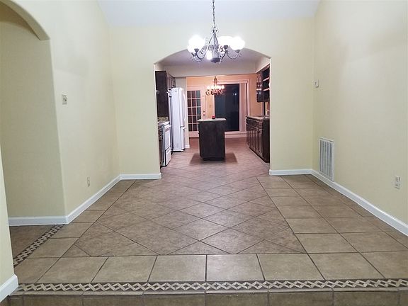 4th image of 409 Potranca Ct