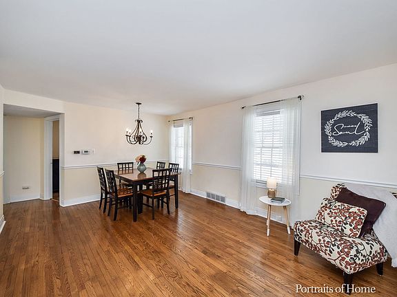 3rd image of 1812 E Illinois St