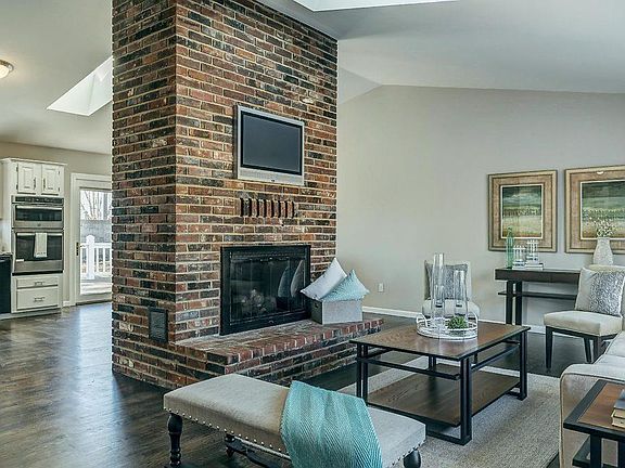 4th image of 1039 Twin Pine Dr