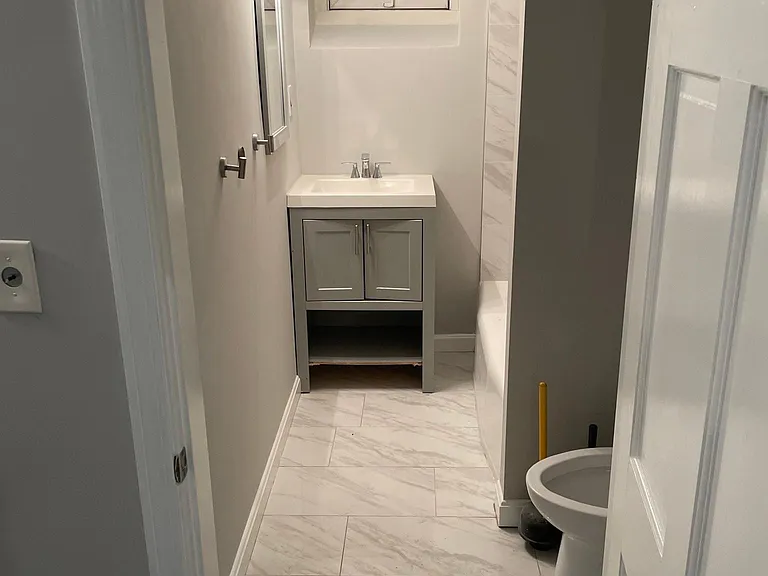 569 Franklin St #7 — Photo 9