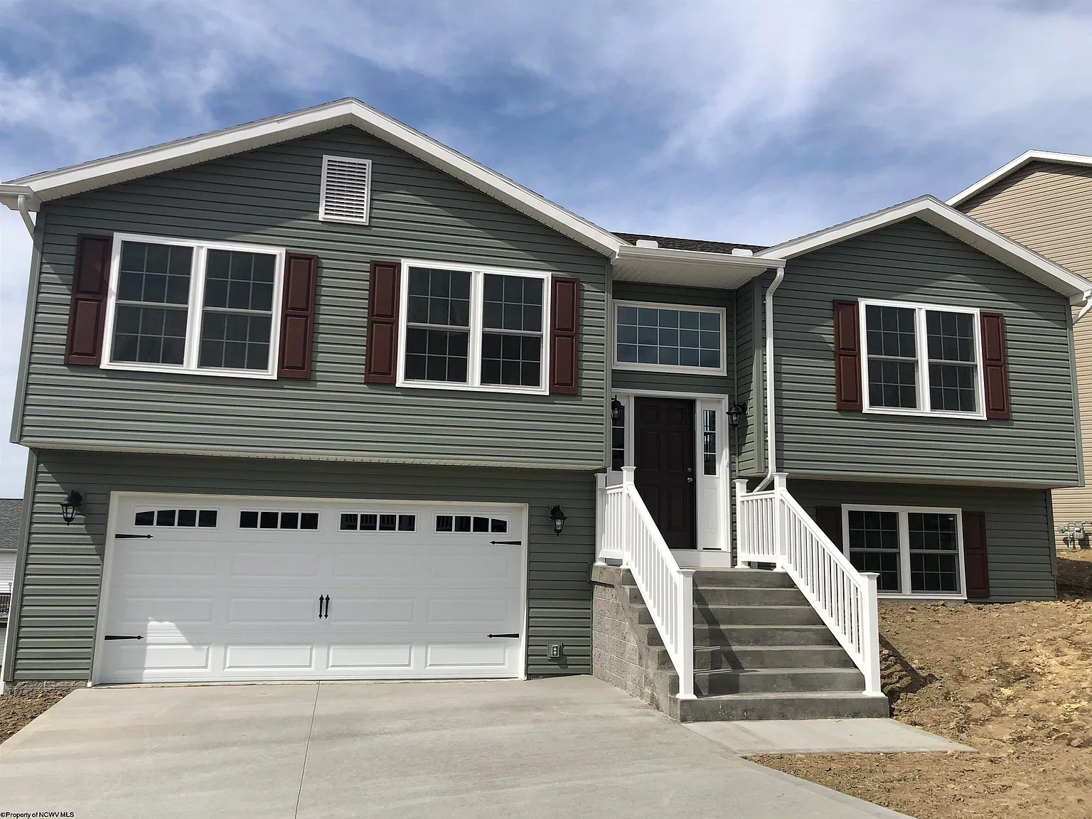 4 bed, 3.0 bath, $2,550 — Photo 1