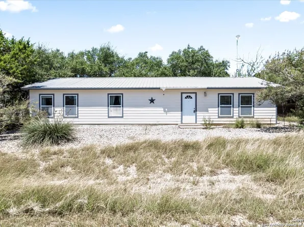 560 PR 1515, Bandera, TX 78003