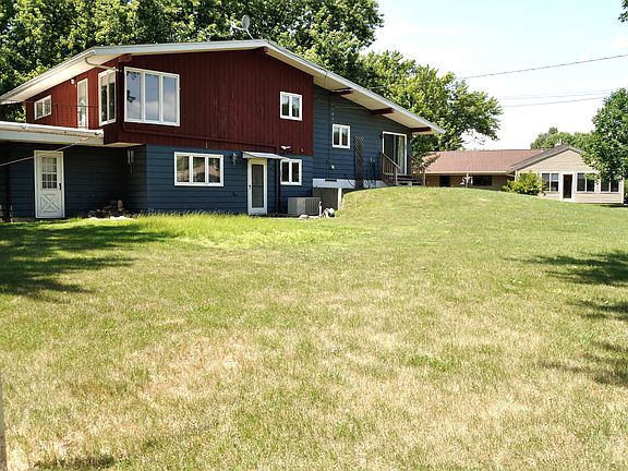 3rd image of 901 Pierce Dr