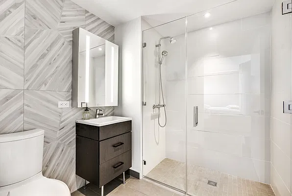 Bathroom, photo 1