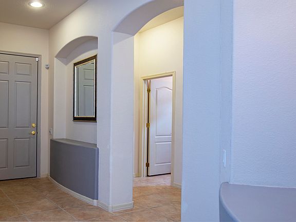 5th image of 908 W Cork Oak Pl