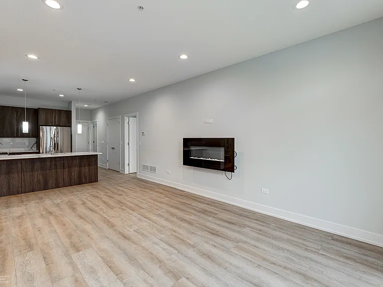 2813 W Belmont Ave #311 — Photo 10