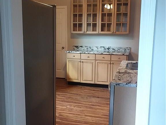 5th image of 501 E 39th St #B