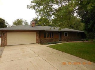 9651 Petunia Dr, Machesney Park, IL 61115