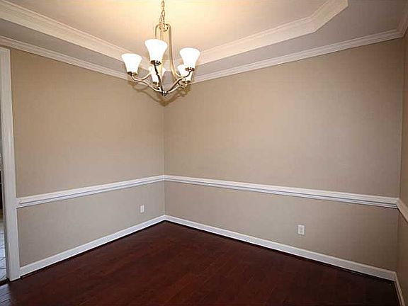 5th image of 1527 Glen Haven Dr