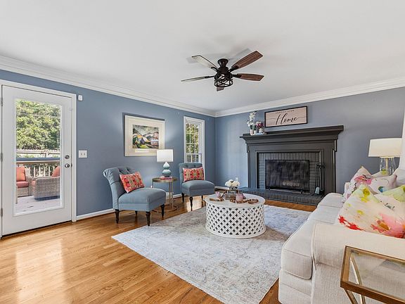 3rd image of 15 Lord Nelson Ct