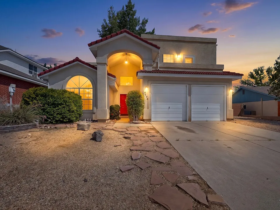 8405 Fairmont Dr NW
