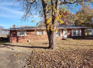 1323 E Division St, Bolivar, MO 65613