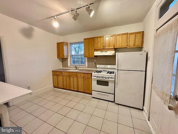 4th image of 476 Krams Ave