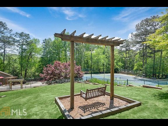 4th image of 305 Riverview Dr SE #305