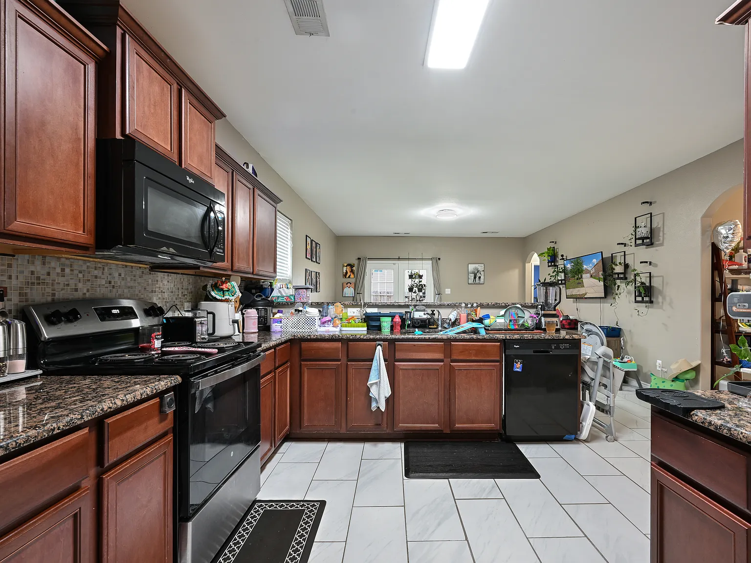 3 bed, 1602 sqft, $2,000 — Photo 2