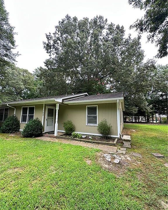 1st image of 103 Lewis Dr