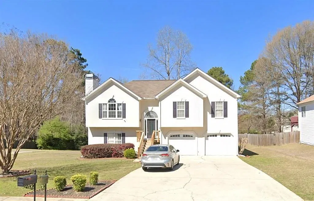 4 bed, 3.0 bath, 2008 sqft, $2,200 — Photo 1