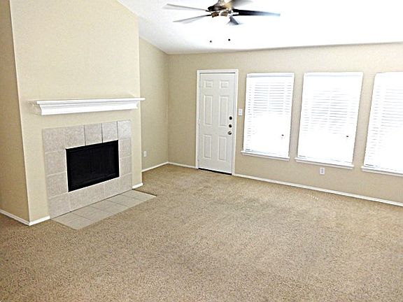 5th image of 813 Charlotte Dr