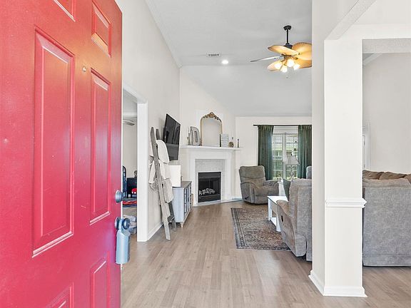 3rd image of 125 Emberly Ln