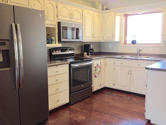 Kitchen w/ new appliances