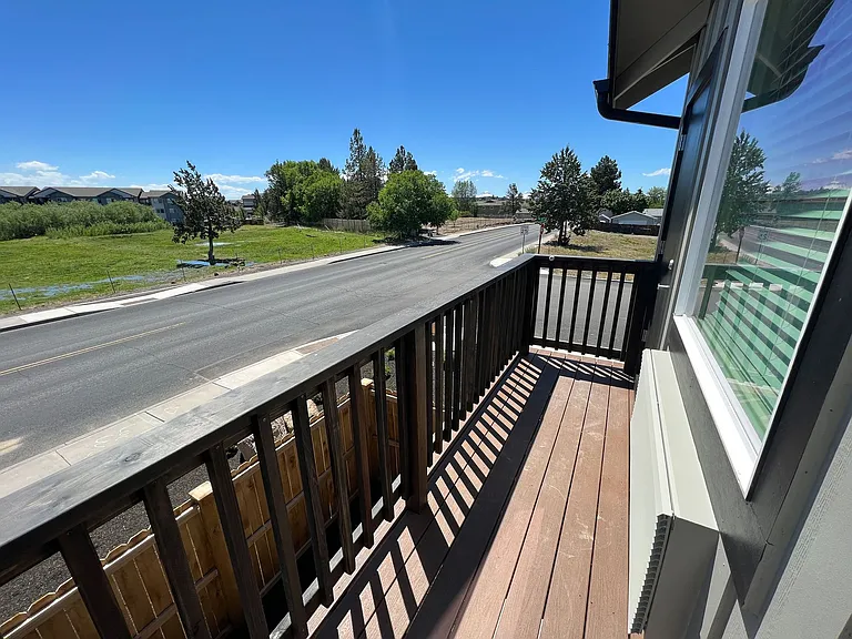 Leasing Special: $500 off 1 Month's Rent plus $1000 Standard Security Deposit! — Photo 10