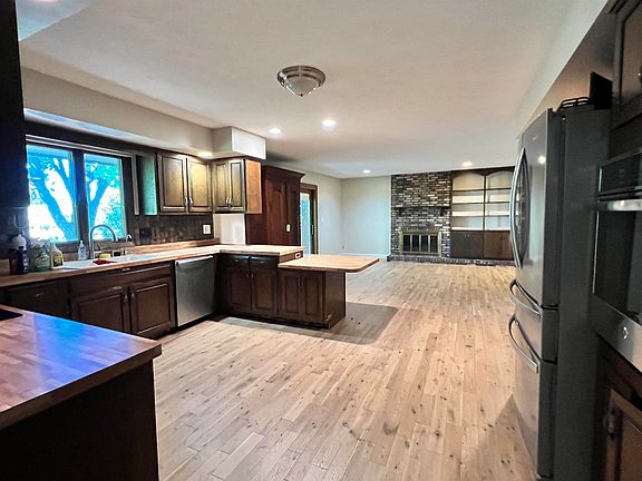 3rd image of 1938 Sweetbriar Ln