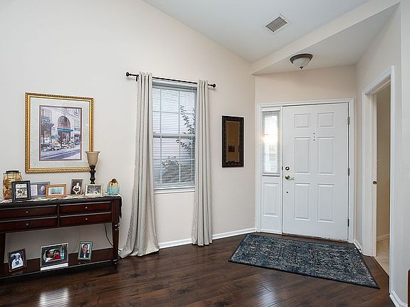 4th image of 123 Meadowlark Dr