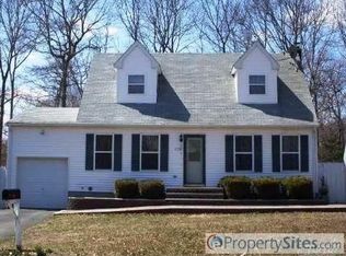 479 W End Ave, Shirley, NY 11967