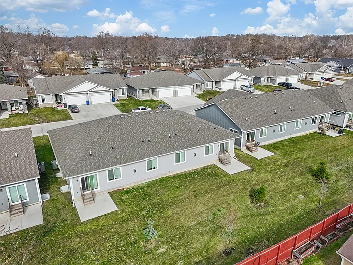 4433 Lower Beaver Rd — Photo 3