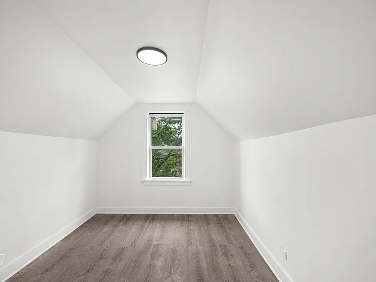 10623 S Perry Ave — Photo 4