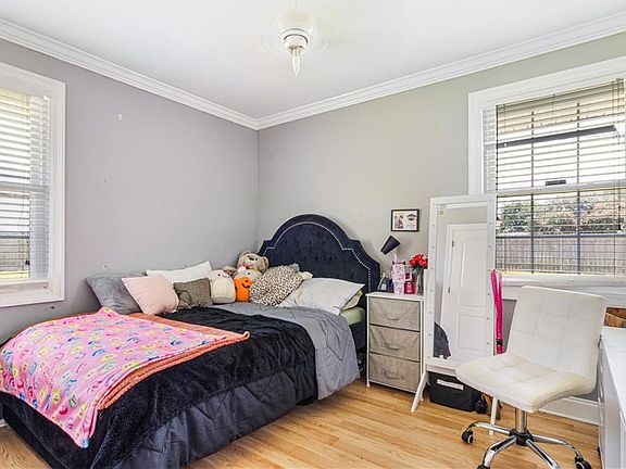 5th image of 82 Packenham Ave