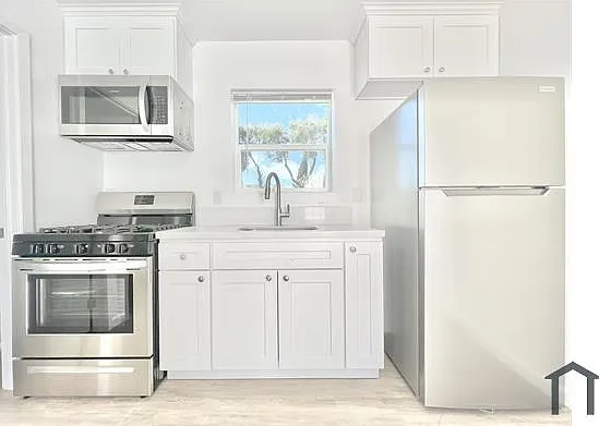 3798 S Gramercy Pl — Photo 3