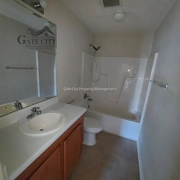 905 Hanahan Ct — Photo 12