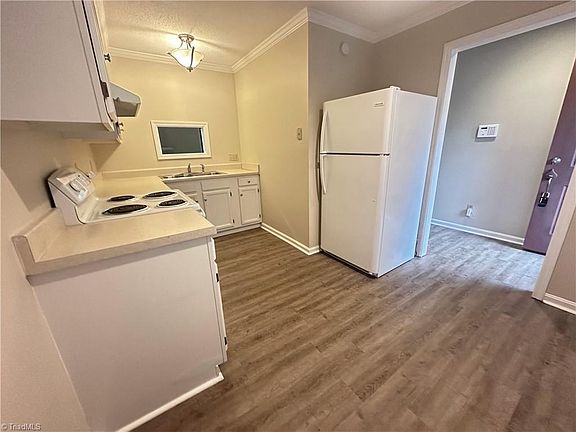 4th image of 222 Ridge Forest Ct