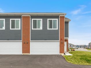 1201 Gillespie Ln, Yorkville, IL 60560