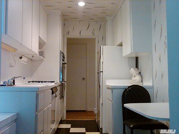 5th image of 1870 211th St APT 6F