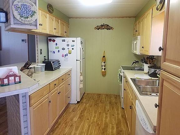 3rd image of 13141 Lemon Ave